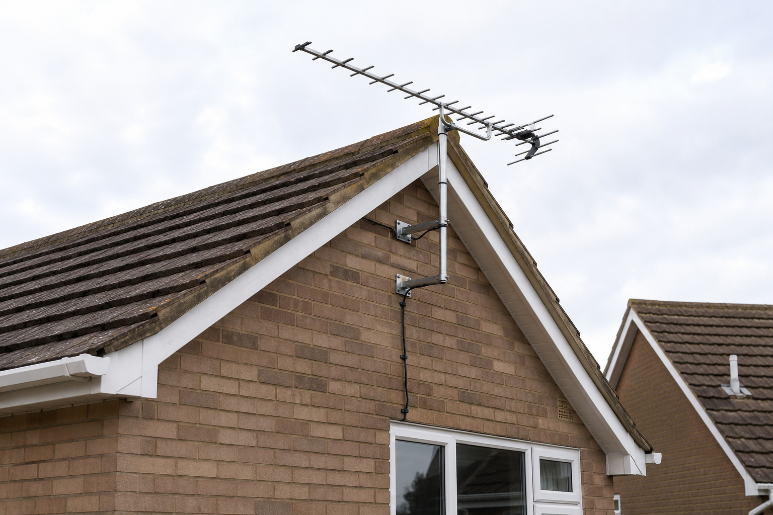 Aerial system installed on a domestic roof near Warwick